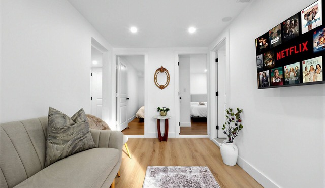5 Bedroom 2 Bathroom | 10 min Airport | 20 min Downtown