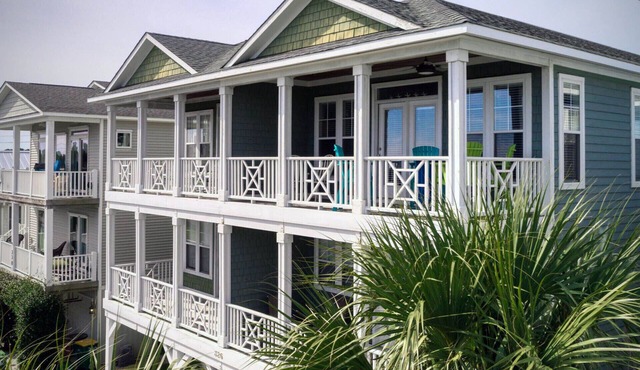 5 bedroom,4 bath! Elevator! 2 min. to the ocean! Only thing missing is you!