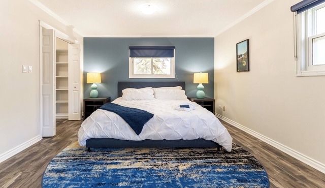 5 Bedrooms | Sleeps 12 | 2 Suites | Free Parking | Pet Friendly