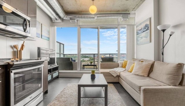 5 min to Stampede | 2BR |AC |Near Frt Calgary