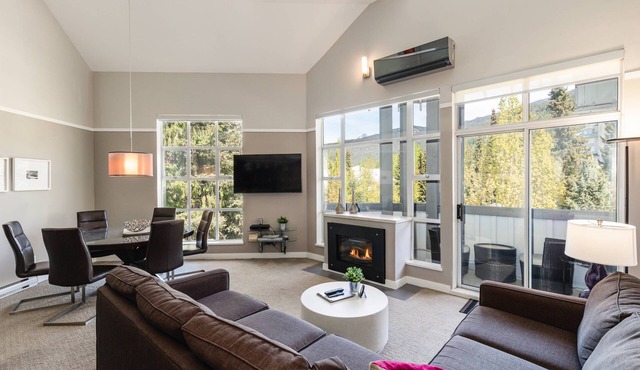 5 star unit at Base of Mountain. Executive Condo- Walk to lifts. NOTE: POOL CLOSURE TILL OCT 2026