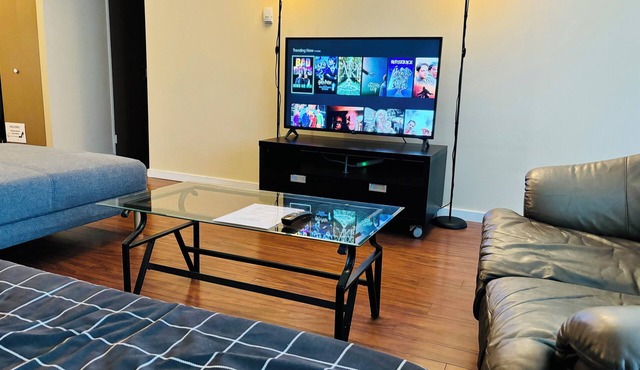 5th Floor Cozy 1-Bedroom Condo with Parking