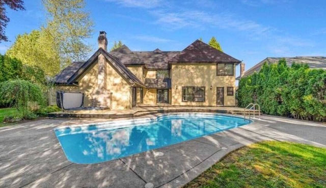 6 bdrm home w pool/hot tub/pool table/bar/kareoke