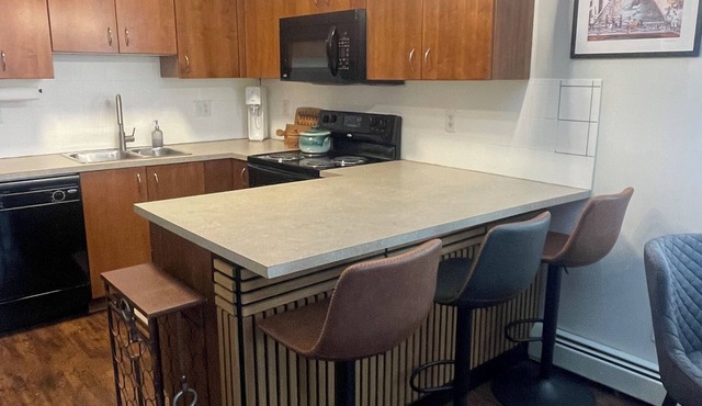 6month BRIGHT Sun filled space to live close to all amenities and the AIRPORT!