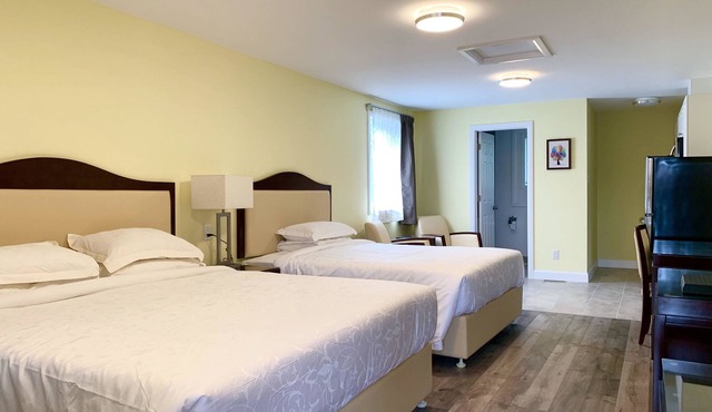 7 West Motel