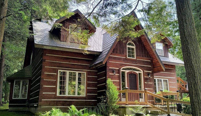 A hidden gem in Thunder Beach, Ontario - Vacation Log Home Rental (Monthly)