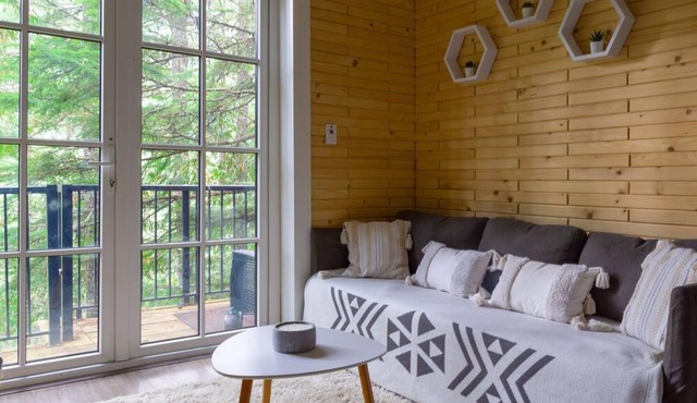 A romantic private escape into nature for couples. Hot tub + Sauna + Yoga Studio