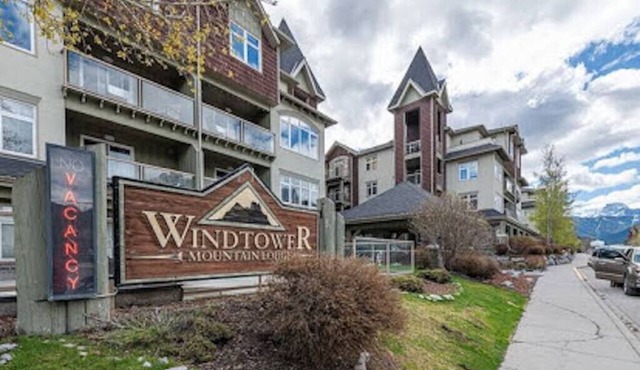 Affordable queen bedroom in Windtower Lodge