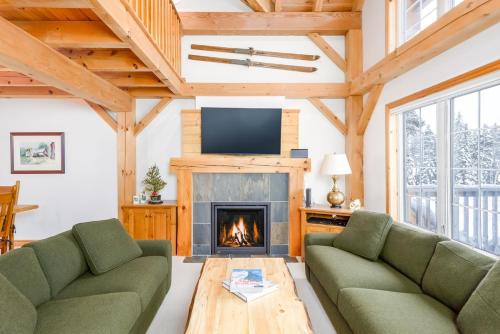 Alpine Timbers 2 Luxury Chalet with Hot Tub