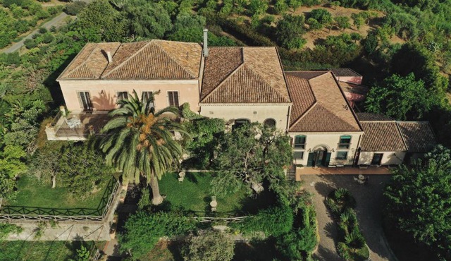 Antico Borgo Etneo Country Hotel