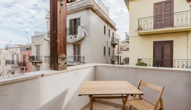 Apartment 'La Luna' with Private Terrace, Balcony and Air Conditioning