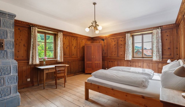 Apartment 'Ansitz Baumannhof Erker Suite' with Mountain View, Shared Garden & Wi-Fi