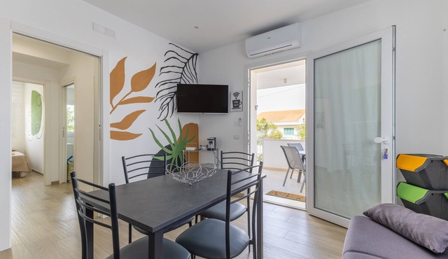 Apartment 'Carrubo' with Private Terrace, Wi-Fi and Air Conditioning