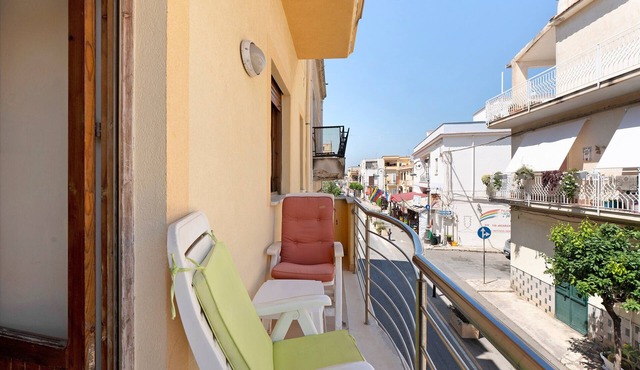 Apartment 'Casa Sole Mare' with Balcony, Wi-Fi and Air Conditioning