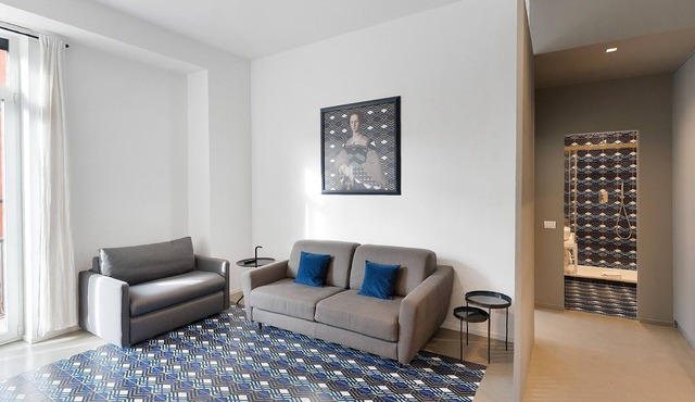 Apartment 'Deluxe In Via Toledo' with Balcony, Wi-Fi and Air Conditioning