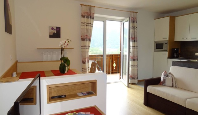 Apartment 'Fewo Apfelblüte' with Mountain View, Shared Pool and Wi-Fi