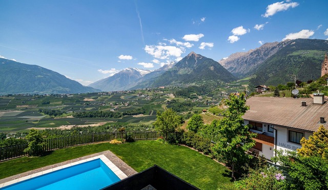 Apartment "Gartenheim Josef" with Mountain View, Shared Pool & Wi-Fi