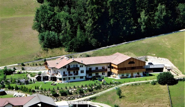 Apartment "Kreuzkofel" with Shared Whirlpool & Garden