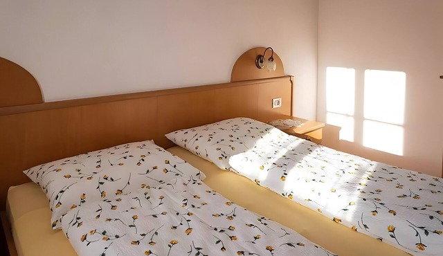 Apartment 'Lechnerhof Appartement Arnika' with Mountain View, Shared Terrace and Wi-Fi