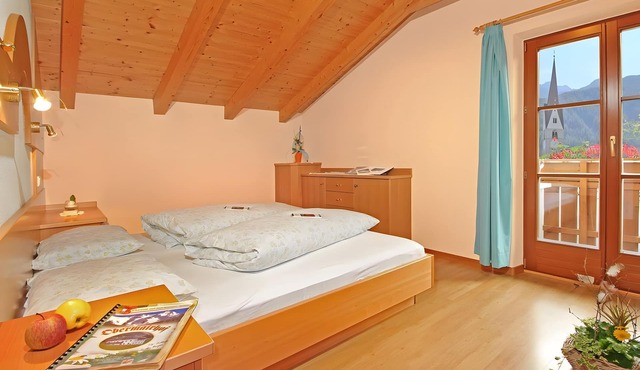Apartment 'Obermairhof Regenbogen' with Mountain View, Shared Terrace and Wi-Fi