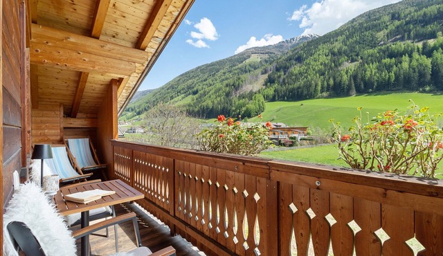 Apartment 'Primula' with Shared Garden, Balcony and Wi-Fi