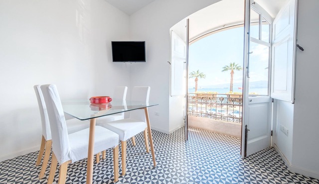 Apartment 'Rinaldo' with Sea View, Wi-Fi and Air Conditioning