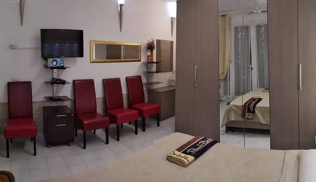 Apartment - Sleeps 3 & swimming pool