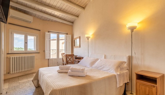 Apartment Sotto le Stelle 'Caelum Hyblae' with Private Terrace, Wi-Fi & Air Conditioning