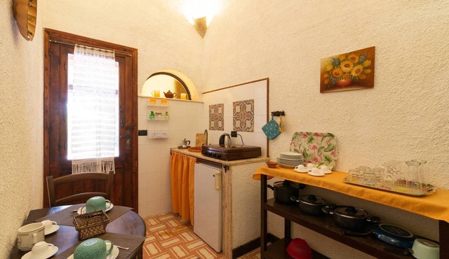 Apartment 'Tenuta Donna Vittoria Mandarino' with Mountain View, Wi-Fi and Air Conditioning
