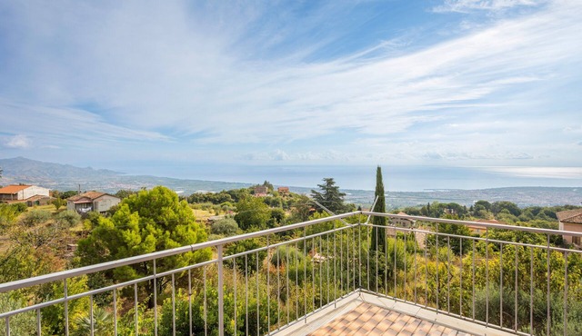 Apartment 'Vecchio Forno - Puntalazzo' with Sea View, Wi-Fi and Air Conditioning