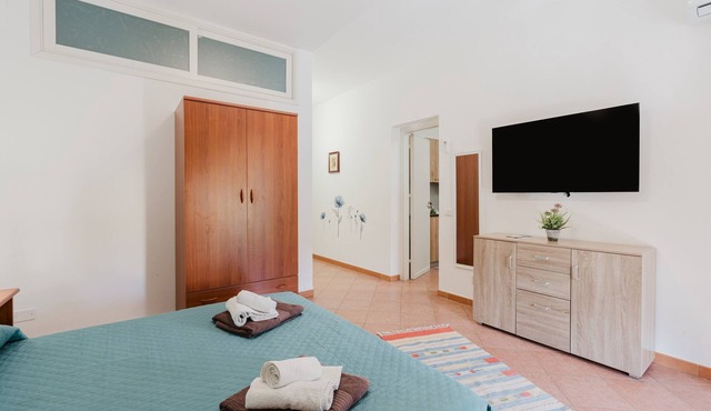Apartment 'Vita 2' with Balcony, Wi-Fi and Air Conditioning