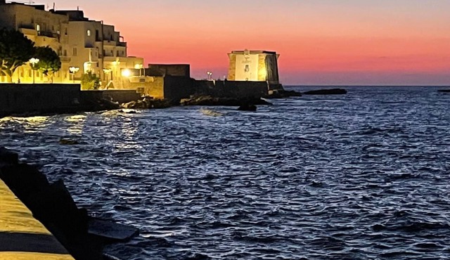 Apartment with three comfortable rooms with bathroom ideal for friends in central Trapani.
