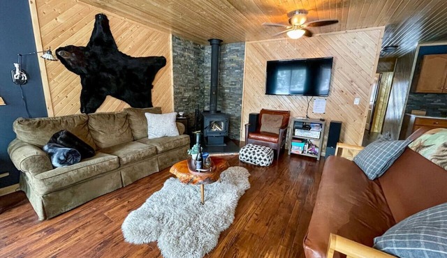 Apex Mountain ~ Mountain Air Retreat ~ Cozy Chalet