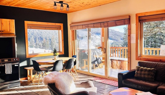 Apex Treehouse - Private Hot Tub & Ski Access