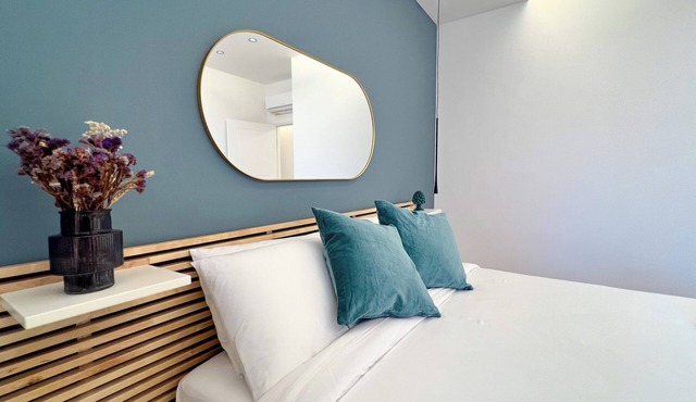 April Suites Apartments - Suite 3, Turquoise