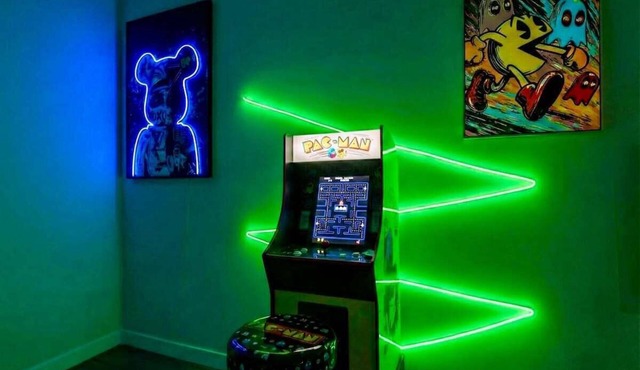 Arcade, Great Coffee, 80 min Banff, Brand New
