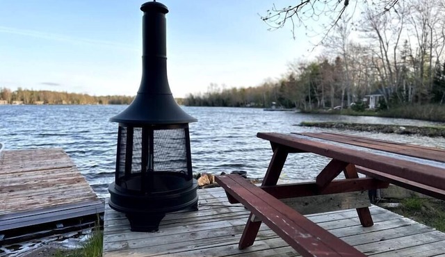 Archie's Lakeside Cabin
