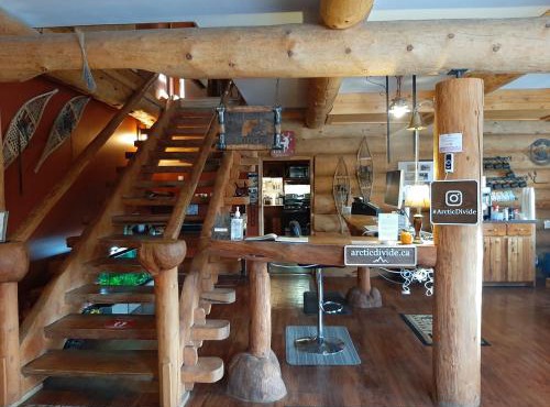 Arctic Divide Lodge