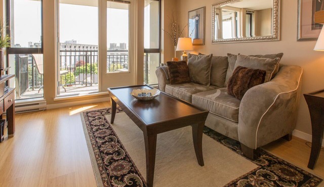Astoria Cozy-Beautiful Cozy Condo in the Heart of Downtown Victoria by Victoria Prime!