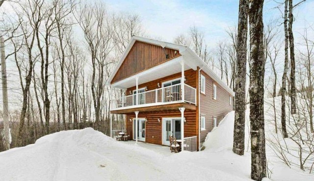 Astro 2 – Suite with Two Queen Beds Near Mont-Mégantic
