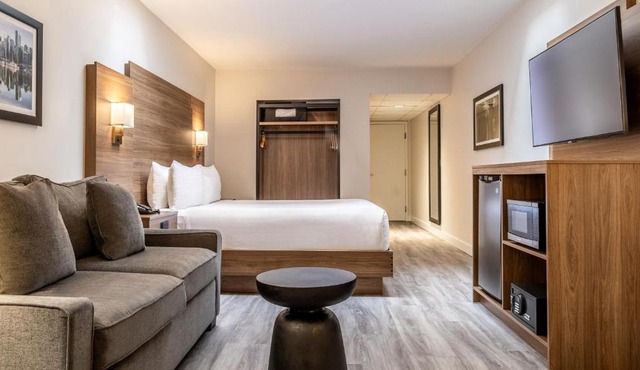 Atrium Hotel Vancouver