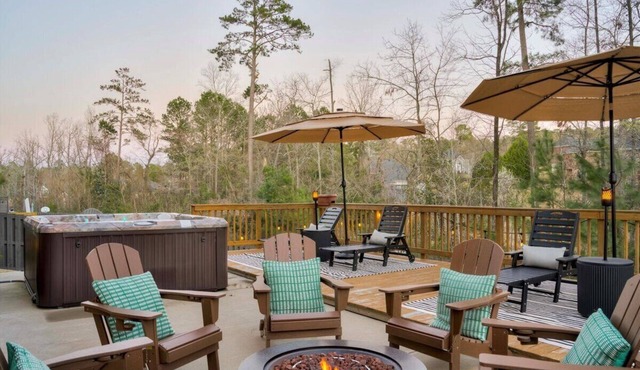 Augusta Abode: Practice Golf Room ~ Hot Tub ~ Home Theater ~ Bball ~ ANGC15min