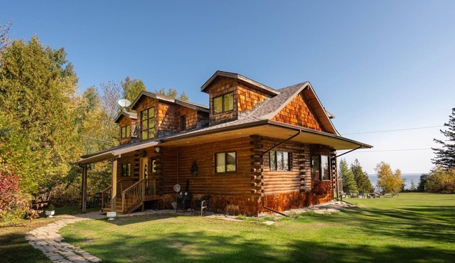 Authentic & Stunning, Rustic Log House located on 28 acres with private road