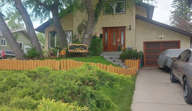 Available for STAMPEDE! Custom Solar House,Park,Hot Tub, Pool table, Fire Pit,