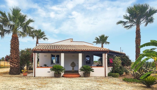 Awesome home in Menfi with WiFi