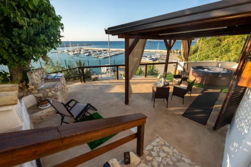 Baia Marina Suite with private jacuzzi