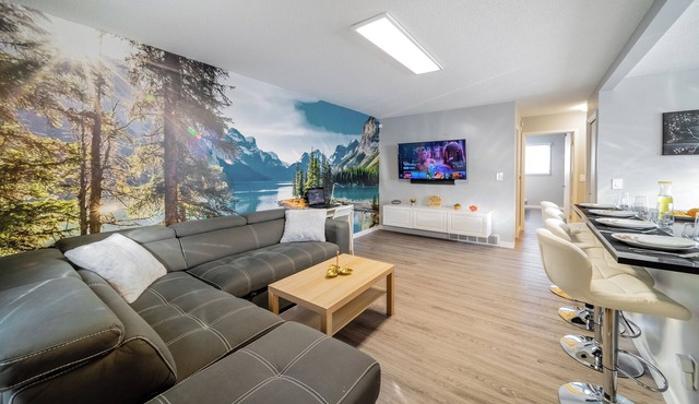 Banff-Themed King Size Retreat