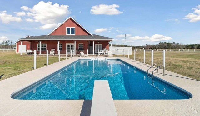 Barndominium, Private Pool, Up to 16 guests