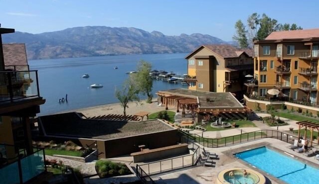 Barona Beach - Lakefront Condo