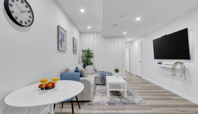 Basement in Calgary - 10 Mins from Calgary Airport